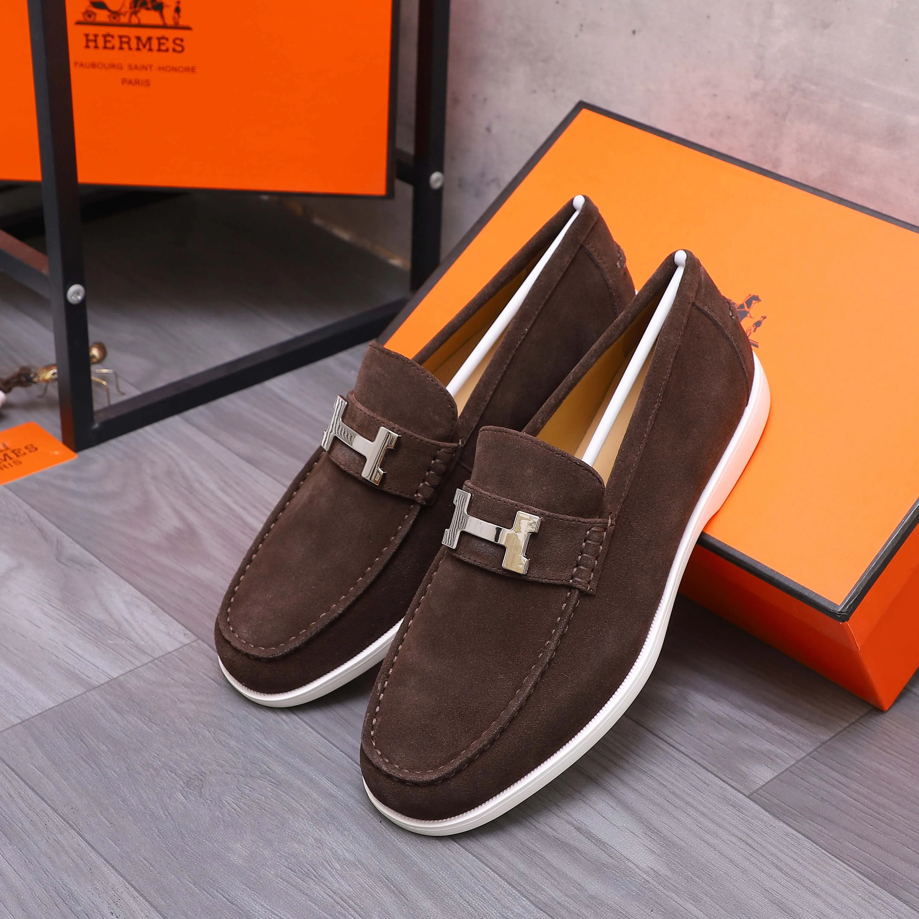 Men's shoes 💰p560 Product trademark: HERMES "Hermès" casual slip-on men's shoes. Regular size: 38-46 (45.46 is custom-made and non-refundable) Product materials: Selected frosted cowhide upper, cowhide lining, original foam rubber ultra-light sole